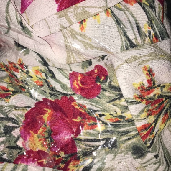 ONE SMALL LEFT🌟Floral Cardigan🌸🌼 - Picture 6 of 7